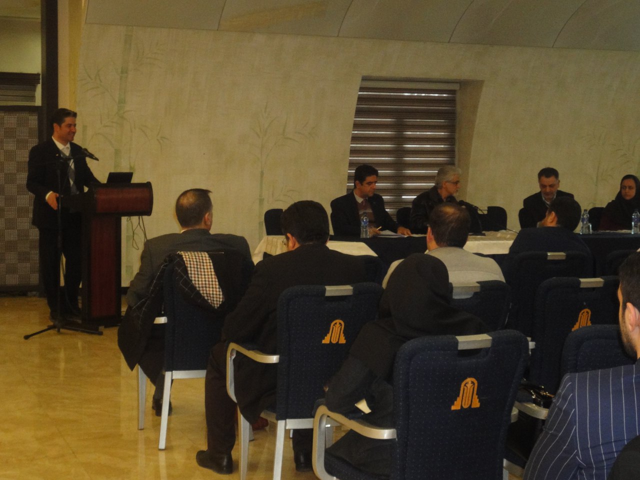 photo5783141445539047584