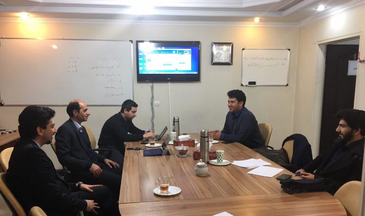 photo5791660440156219394